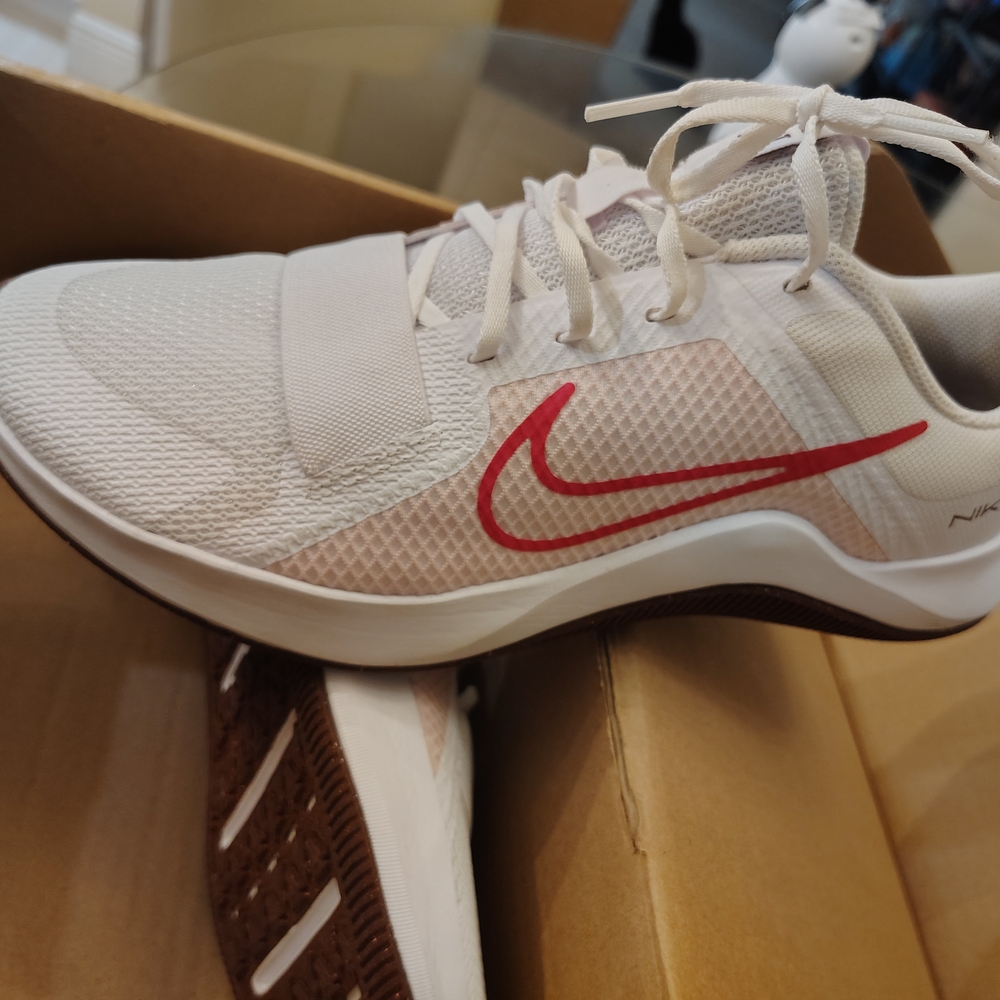 Nike Women's White and Pink Athletic Shoes - Picture 7 of 8